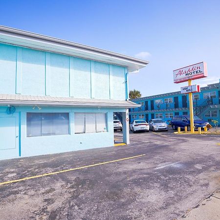Aladdin Motel Merritt Island Buitenkant foto