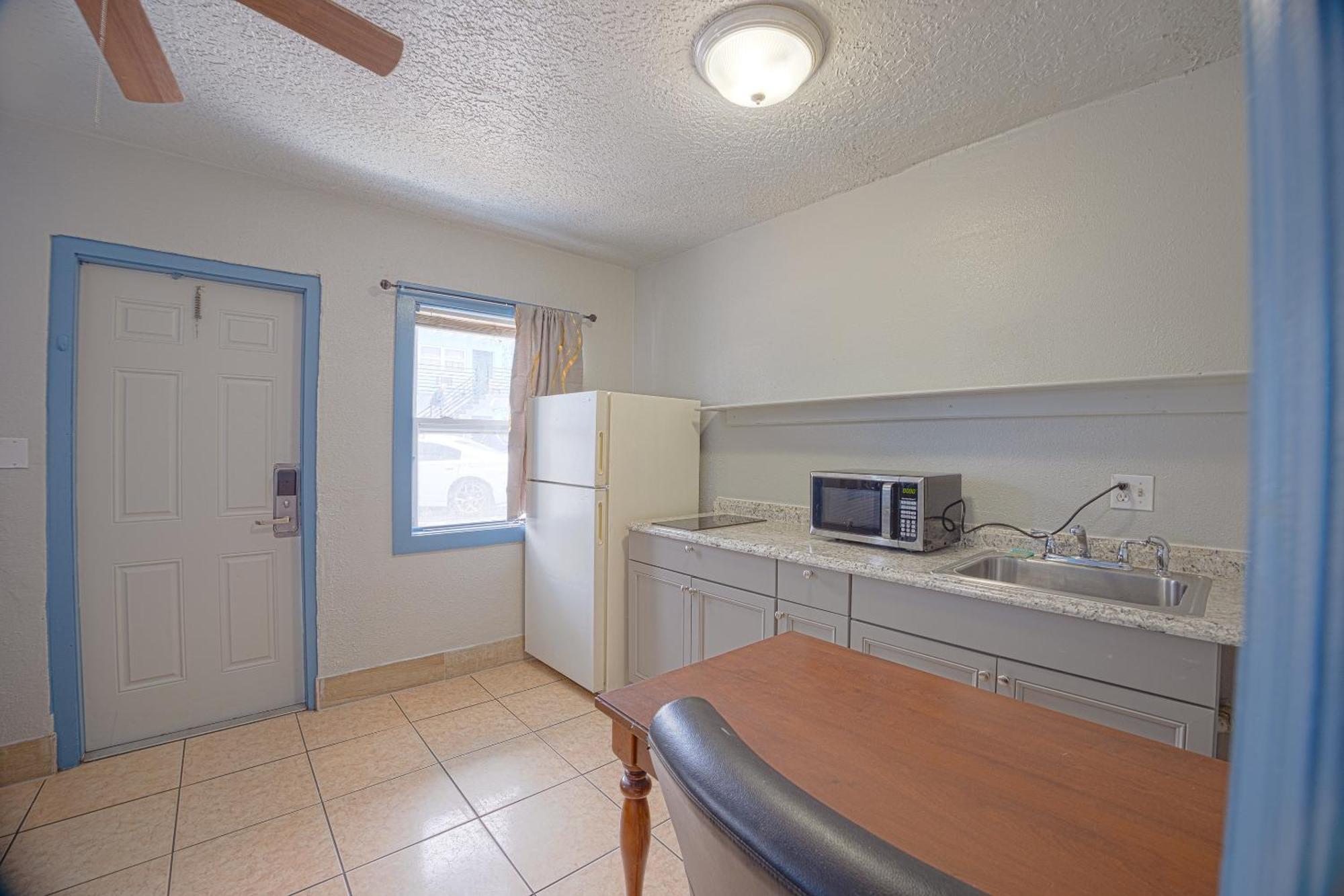 Aladdin Motel Merritt Island Buitenkant foto