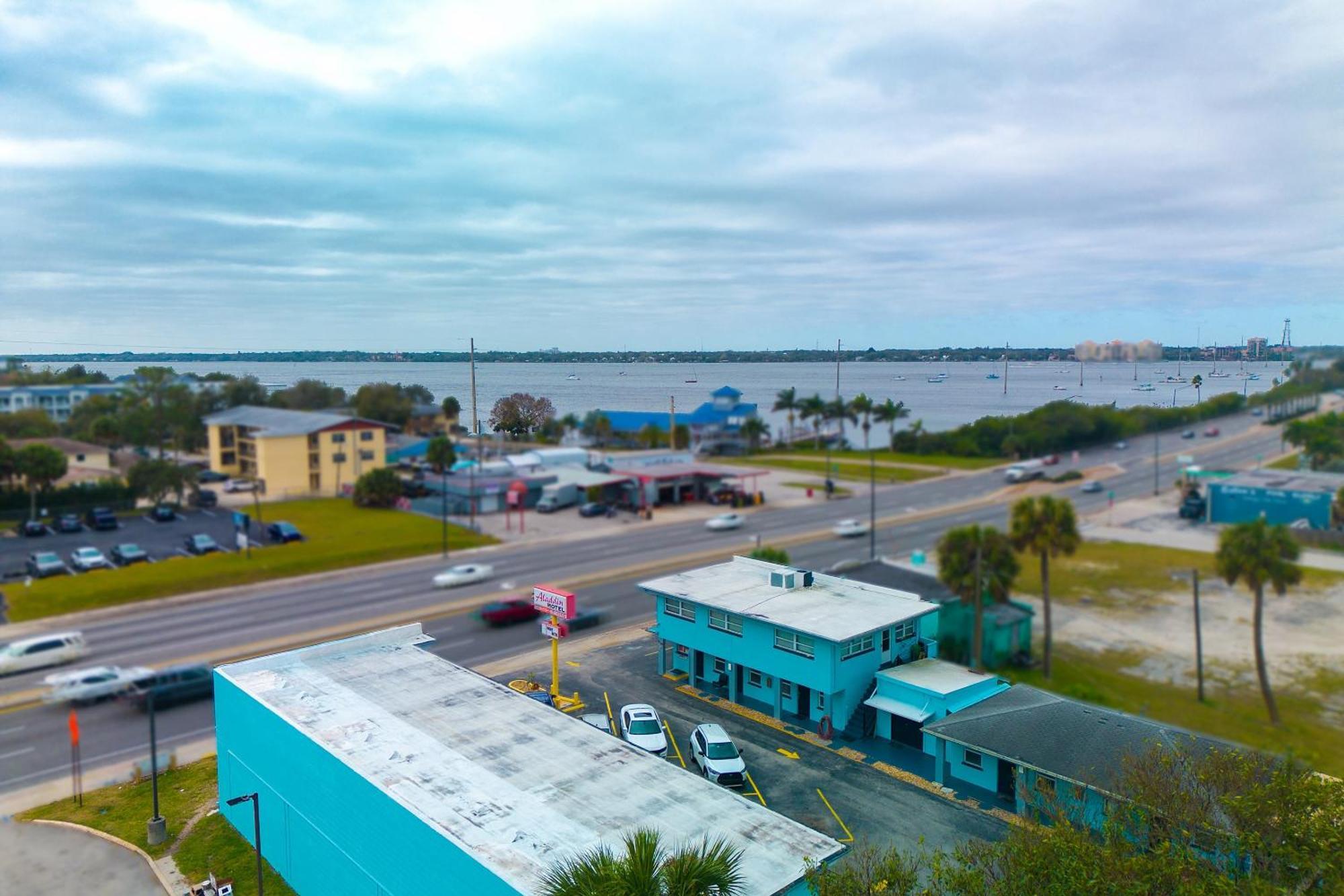 Aladdin Motel Merritt Island Buitenkant foto